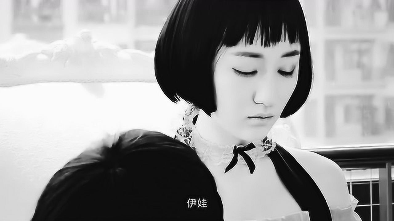 美女机器人突然没电了 小伙自制充电器给她充电_腾讯视频