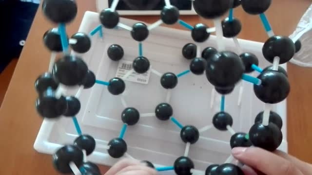 C60分子球棍模型搭建_腾讯视频