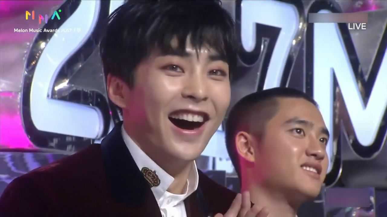 小萝莉罗夏恩mma现场用舞蹈介绍候补组合台下众多爱豆手舞足蹈