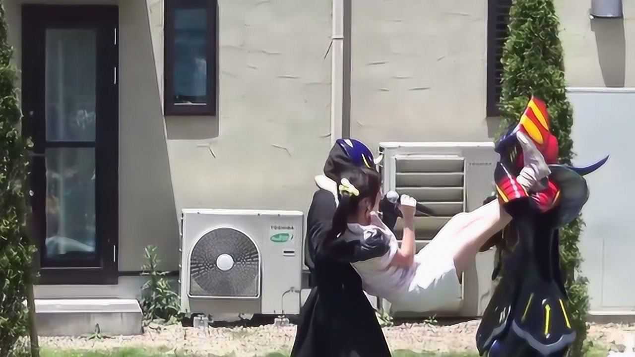 绑架美女主持人，偷袭恐龙战队，这里的反派太嚣张了_高清
