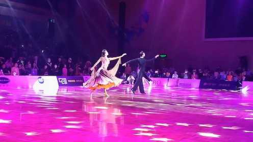 中国职业摩登舞冠军表演狐步舞