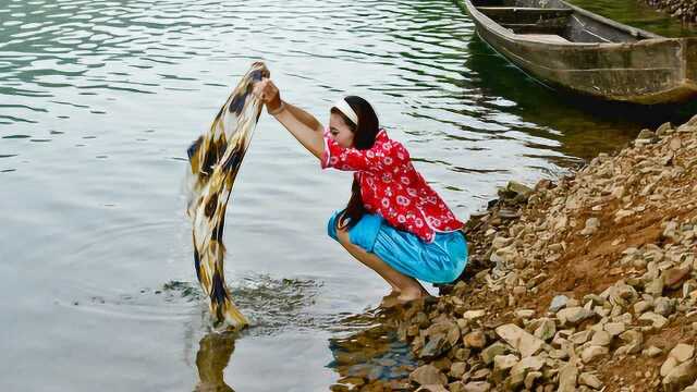 家乡|农村小媳妇儿河边洗衣服!多人围观