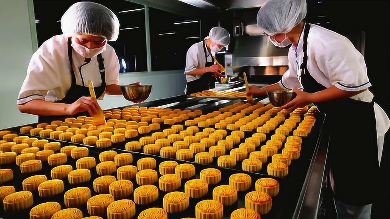 全自动的月饼生产线一天生产数十万只月饼快速高效