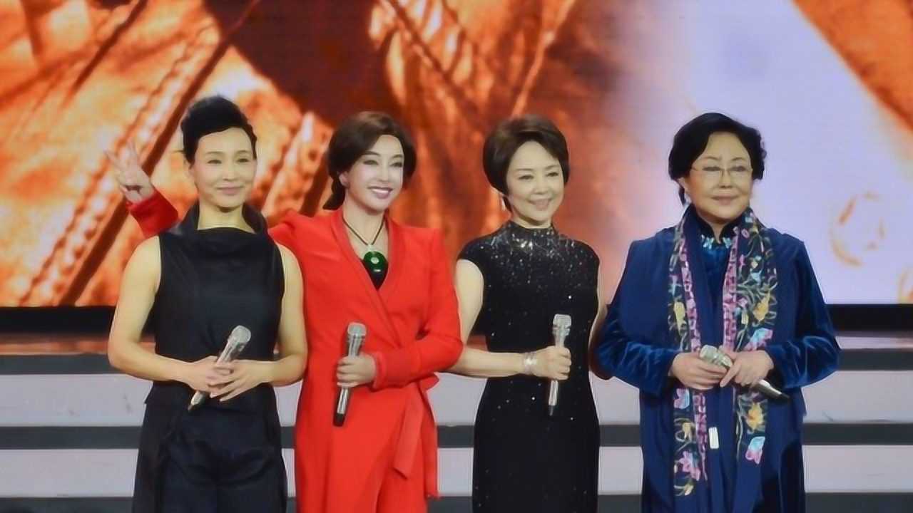 刘晓庆晒和陈冲张瑜斯琴高娃合影平均年龄超60但风采依旧