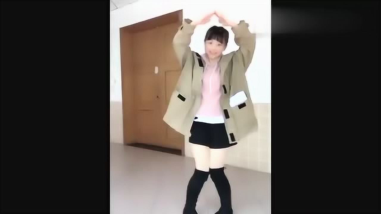 初中小萝莉自拍，网友：我愿为你在等一个十年_高清