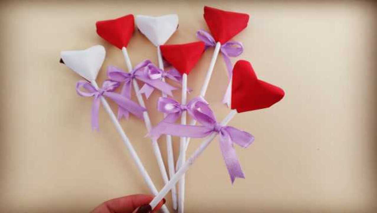 这种爱心棒棒糖折纸没几个人会折,其实很简单一看就会,手工视频