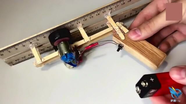 牛人制作简易玩具飞机弹射器留着给孩子以后做