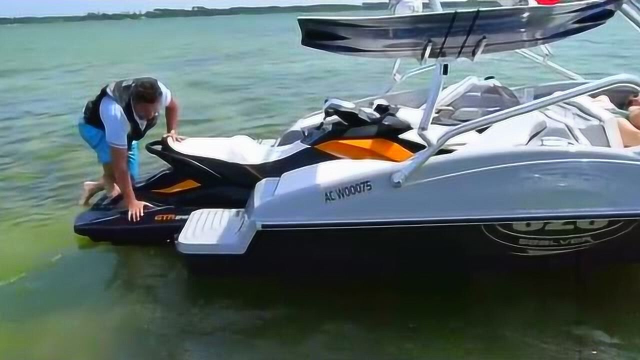 法国摩托组合艇,即插即用,摩托变游艇!