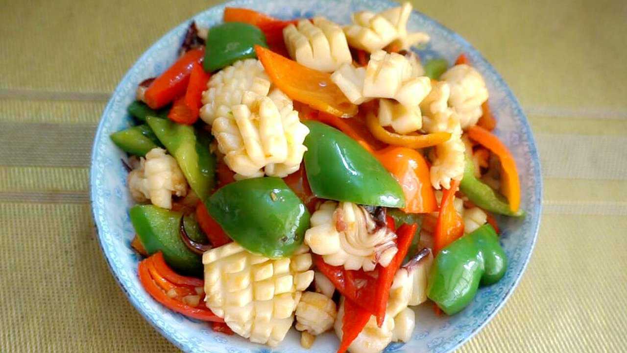 炒鱿鱼最经典的家常做法鱿鱼鲜香辣椒脆甜