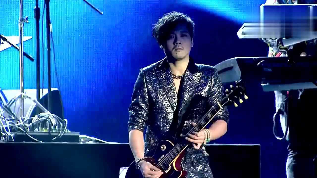 郑钧深情演绎一首《私奔》综艺现场版，很喜欢这种摇滚的感觉！_腾讯视频