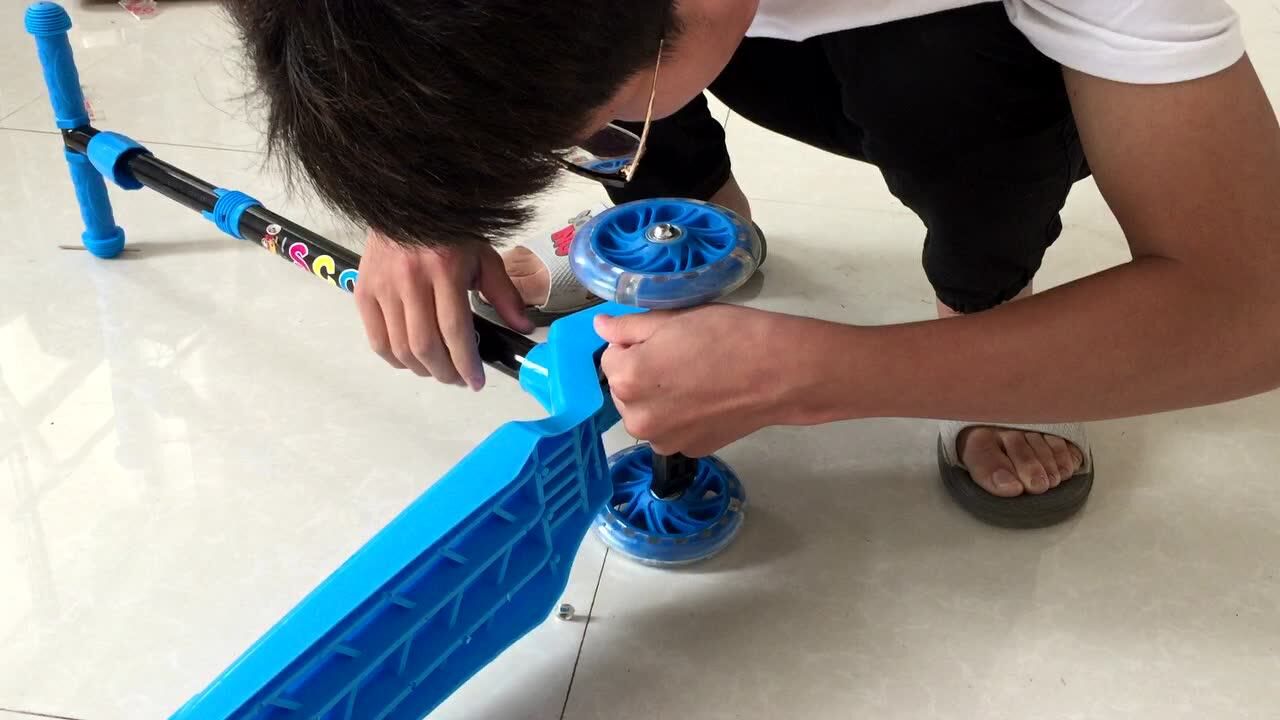 儿童滑板车安装