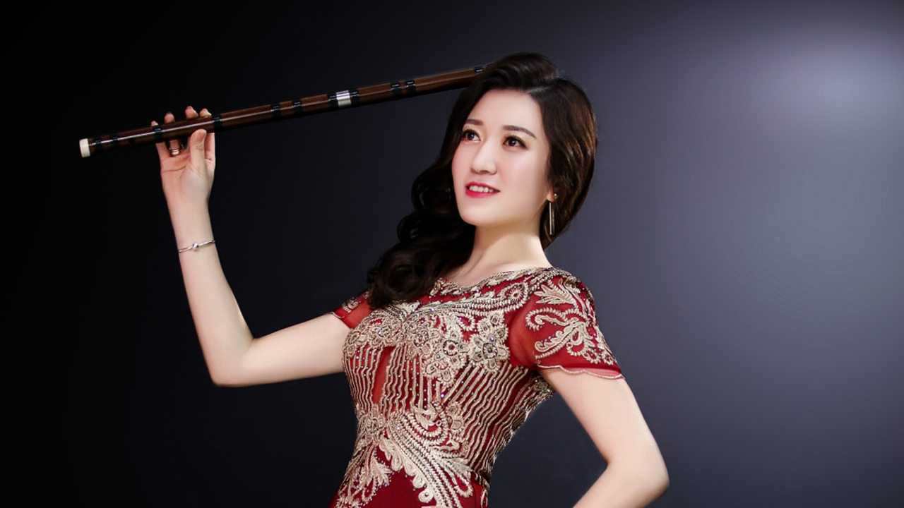 著名青年竹笛演奏家张莹莹笛子演奏赵松庭版鹧鸪飞