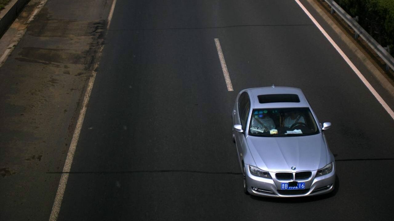 开车超速多少不会被罚? 老司机经验多, 告诉你千万不能这样做