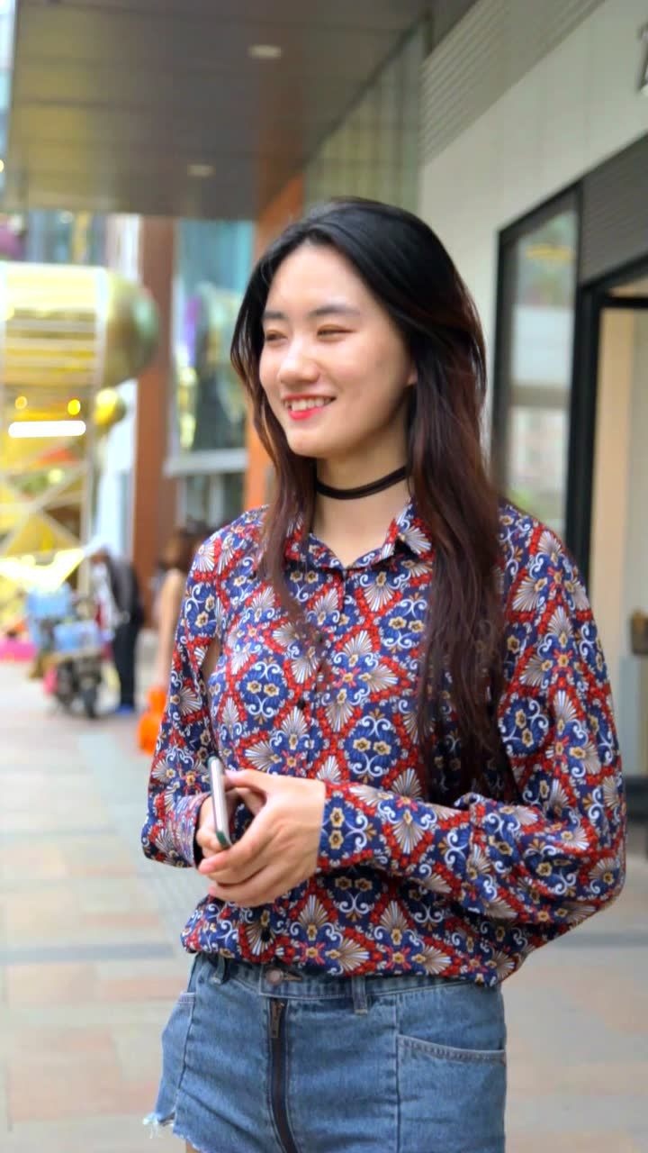 沈阳美女街拍,第40秒的小姐姐,现实中肯定很受欢迎!