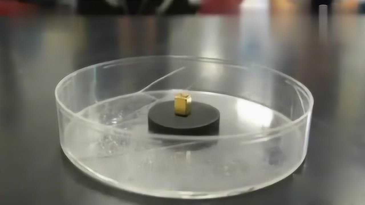 超导磁悬浮迈斯纳效应不明觉厉像科幻片里的能量源