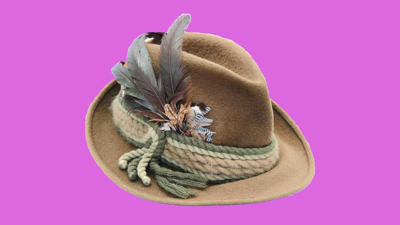 a feather in ones cap不能直译成帽子上的羽毛,有更深层的含义