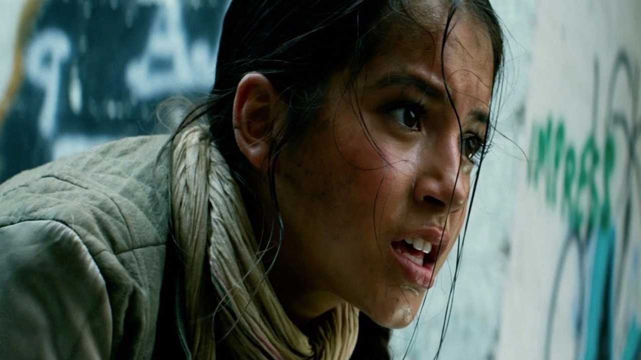 电影变形金刚5中,伊莎贝拉年仅16岁,是儿童频道的一名童星哦!