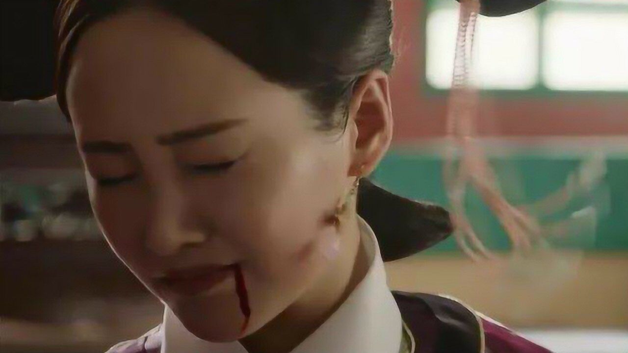 如懿传如懿去世后魏嬿婉日日诅咒如懿乾隆得知当众连扇耳光