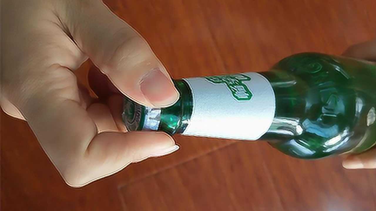 今天才知道开啤酒瓶盖真容易单手一拧就开不用任何工具厉害了