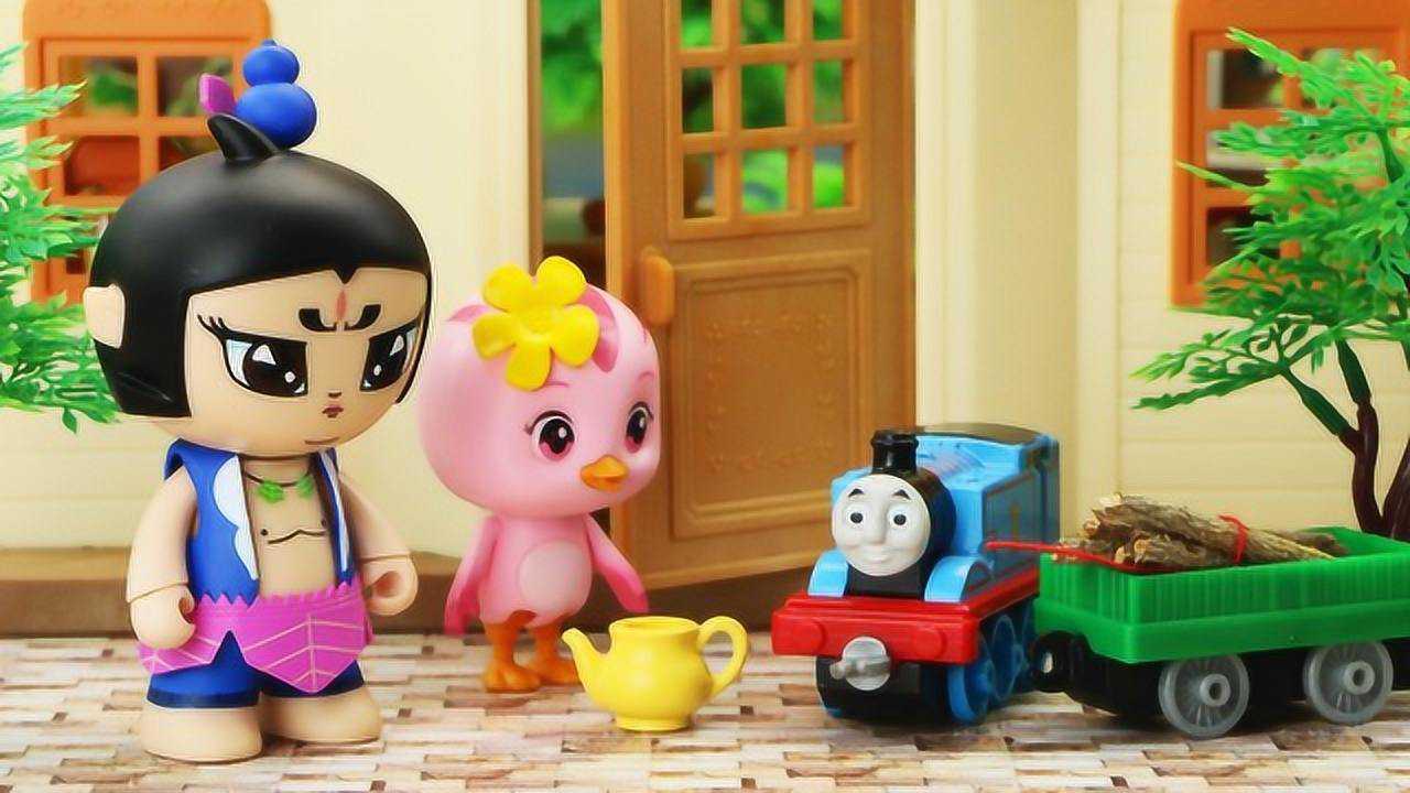 《玩具》奇趣箱小猪佩奇玩具故事 葫芦娃帮托马斯小火车扑灭木材上的