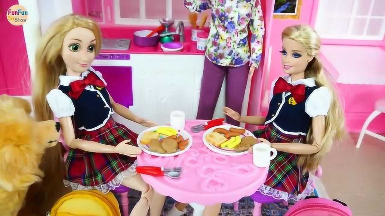 元气满满的一天!芭比吃了丰盛的早餐去上学啦!