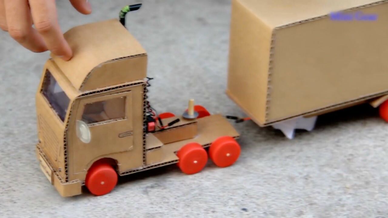 手工牛人 卡车制作教程 纯手工纸皮打造快递挂车