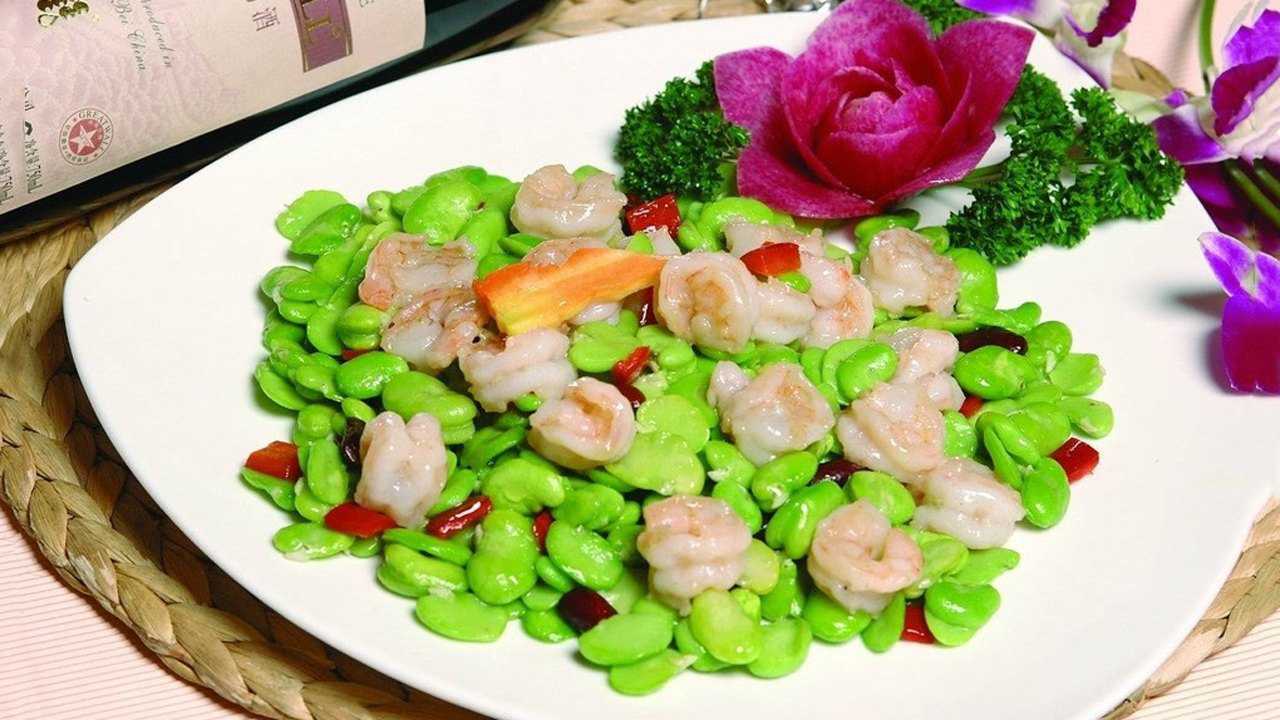 大厨教你蚕豆炒虾仁的家常做法,口感鲜嫩,营养丰富,老少皆宜!