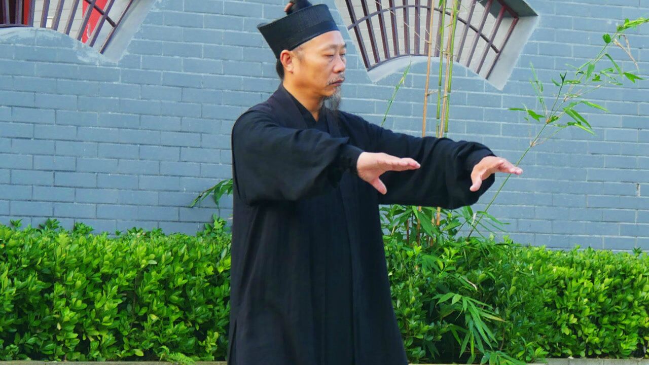 武当太极混元桩,长期练习后丹田发热,温养中气,内脏饱满