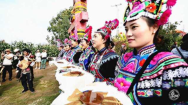 实拍彝族古老火把节,60万人盛装出席篝火狂欢,被誉为“东方狂欢节”