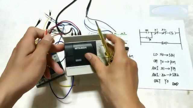 PLC不会接线怎么办?老电工一根根接,把方法教给你