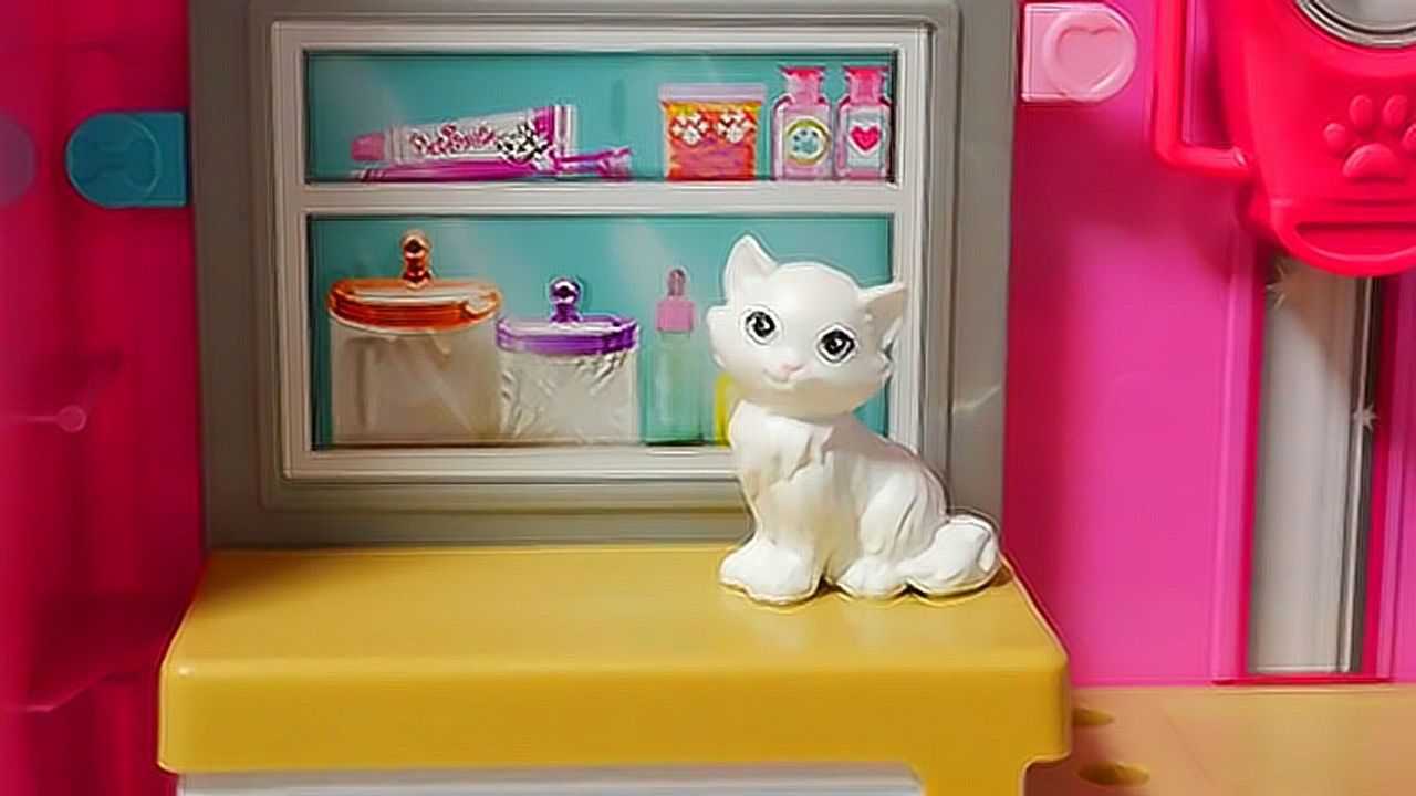 芭比娃娃开了一间宠物店,里面的猫咪好可爱啊!