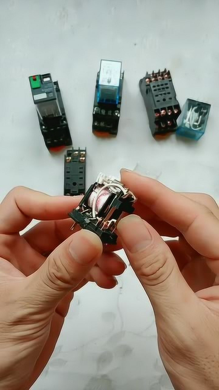 中间继电器的内部结构?老电工拆开给你看看,这次记住了哦