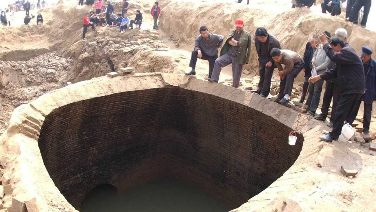 村民修路挖出特级八卦墓,出土古钱币2万多枚!_腾讯视频