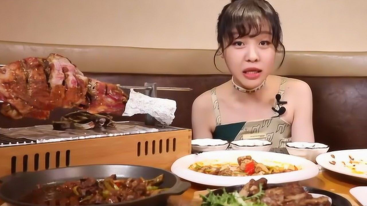 吃播大胃王:mini吃羊肉盛宴,抱着羊腿直接啃也真是没谁了!