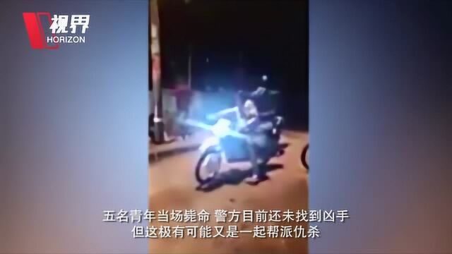 墨西哥黑衣女杀手跳下摩托拔枪就射 街头五人应声丧命