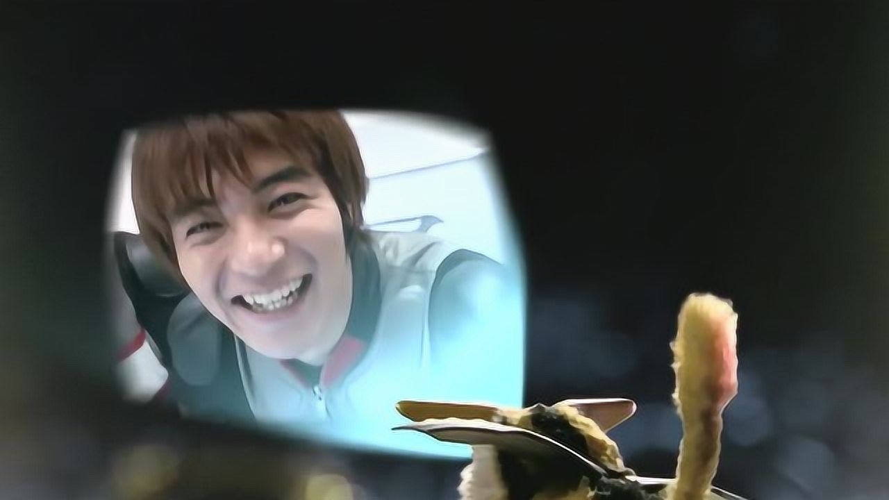 羽次郎救出两位队员戴拿奥特曼笑的像个200斤的胖子