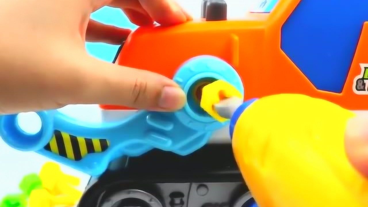 熊出没系列之光头强维修推土机get大号螺丝拆卸技能