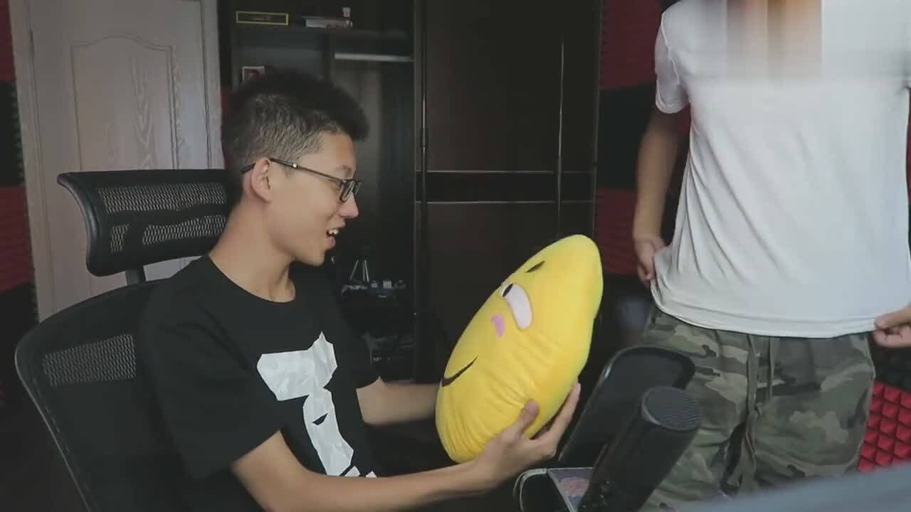 不要笑大挑战你笑了就输了鲤鱼ace