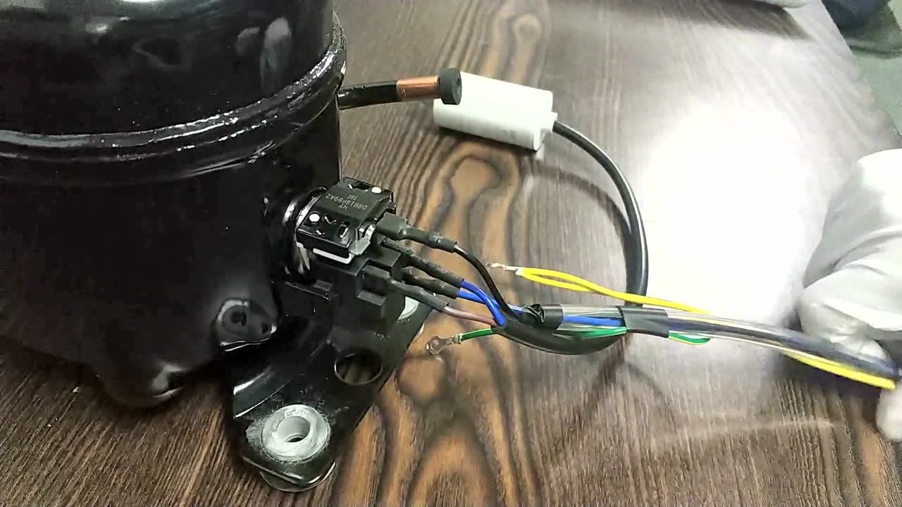 冰箱压缩机附件预装:装ptc启动器