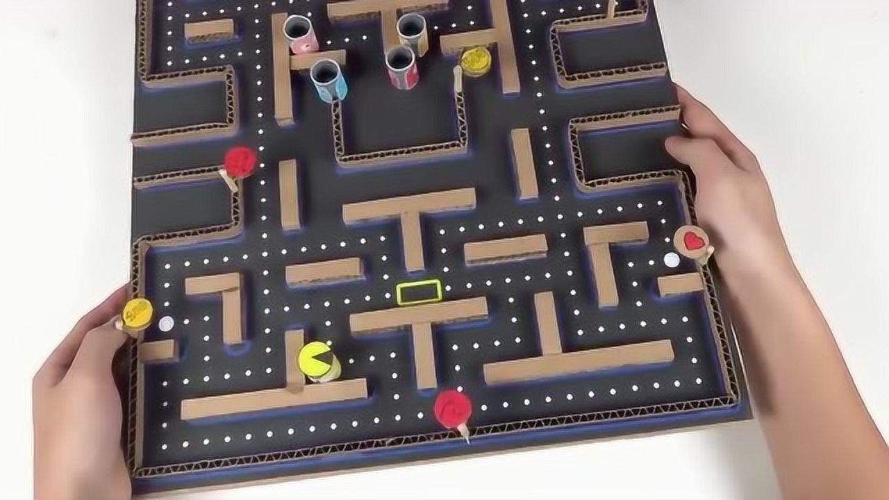 创意手工diy纸板制作童年超爱玩的吃豆人游戏机画面高度还原