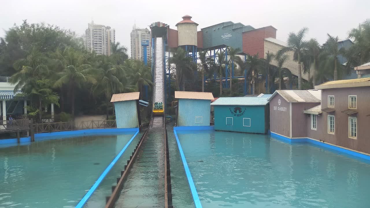 642090387.深圳欢乐谷激流勇进