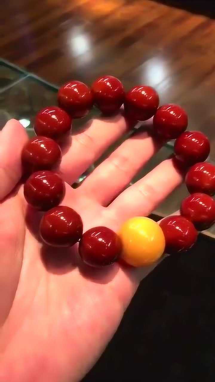 盘玩了5年的手串把橄榄核光珠盘成了南红怎么样厉害吧
