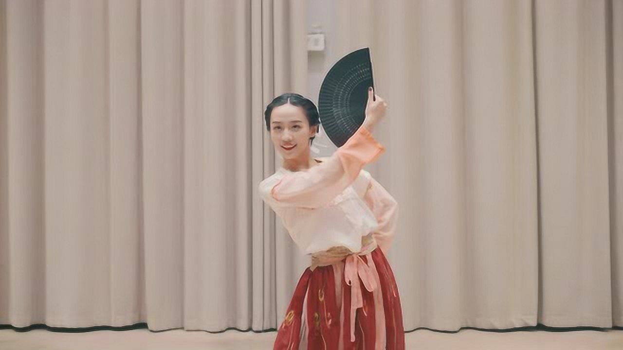 超火的中国舞！配上折扇的舞蹈又提升了一个境界_高清