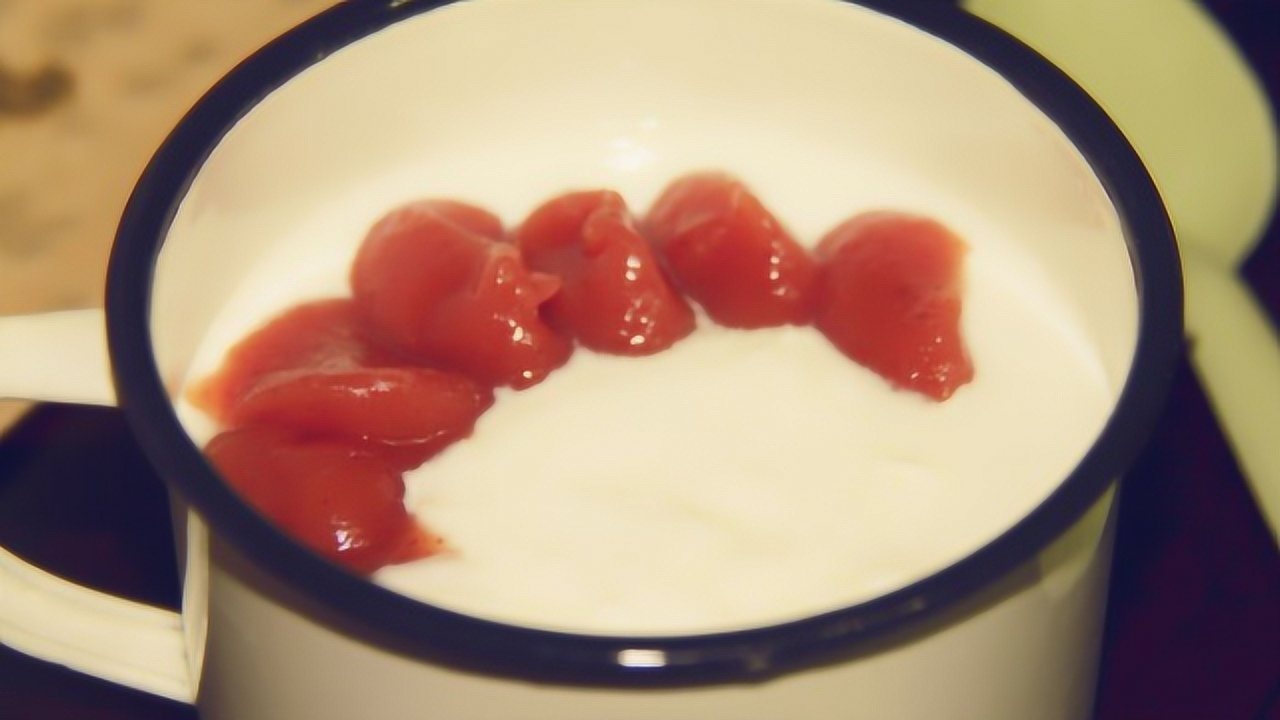 山楂搭配酸奶一起吃,轻松瘦出小蛮腰,解决了很多减肥人士的苦恼