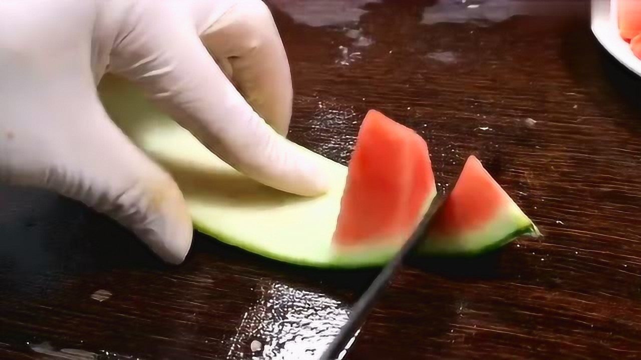 酒店里最基础的西瓜拼盘,教你怎样切,简单好操作!