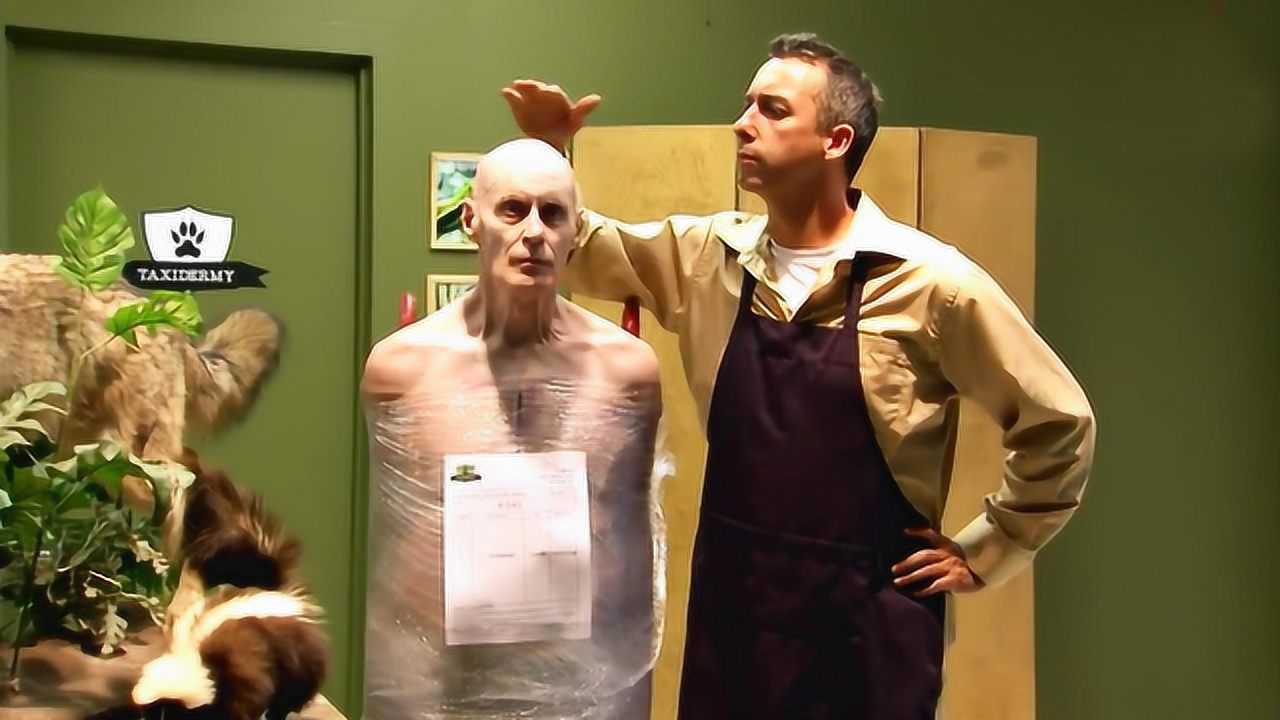 恶作剧:男子展出"人体标本",客人前来参观被吓够呛