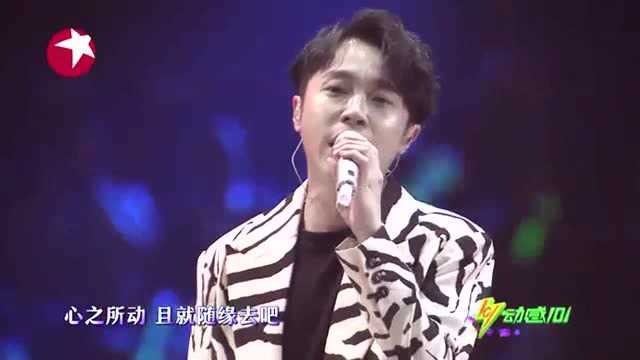 东方风云榜:吴青峰深情演唱《起风了》音色清澈独特温柔细腻