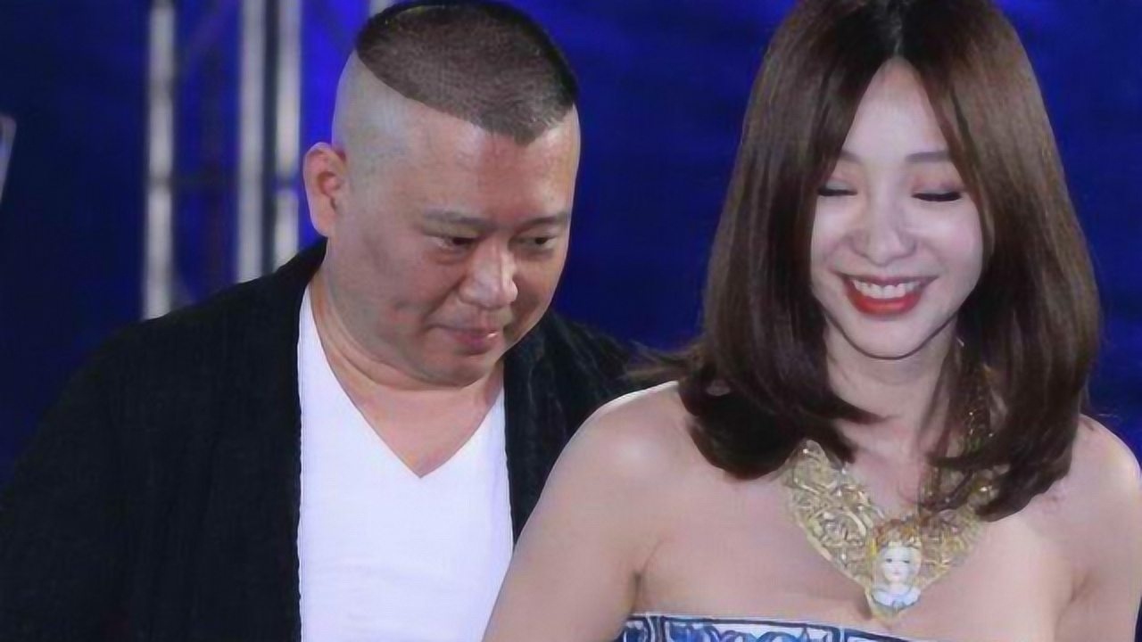 柳岩凶郭德纲:别老是偷瞄我!下一秒郭德纲的反应,简直太大胆了!