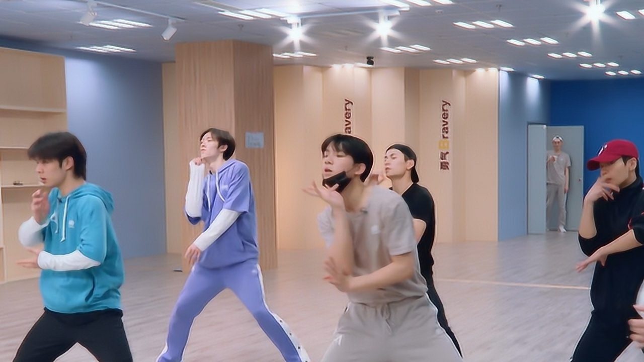 创造营2019练习室版齐舞真养眼王晨艺跳舞的时候有在发光