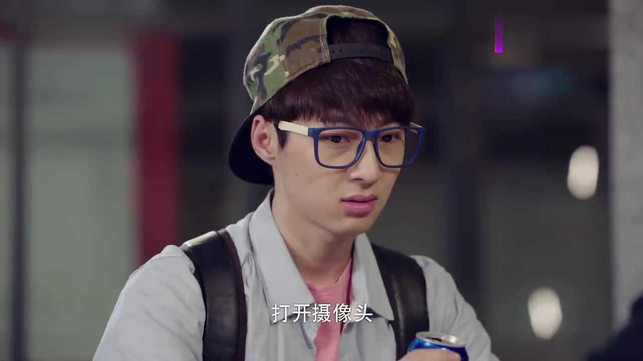 班长殿下牛骏峰送福利听见他的话男同学一下子就慌了